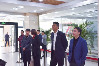 中國(guó)銀行四川省分行副行長(zhǎng)左焜一行到川威集團(tuán)連界區(qū)域參觀交流