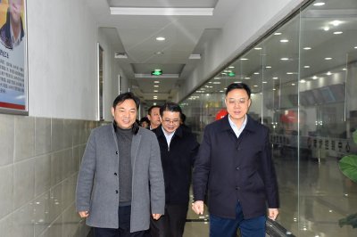 內(nèi)江市委副書(shū)記余先河一行到川威集團(tuán)慰問(wèn)技能大師