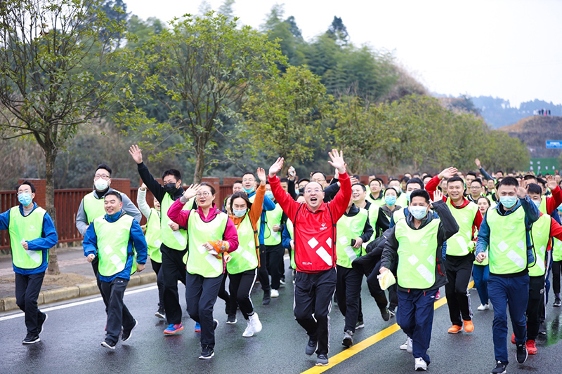 風(fēng)雨兼程九十載 堅韌不拔鑄百年——集團(tuán)公司隆重舉行2020年迎新春千人健身跑(圖11)