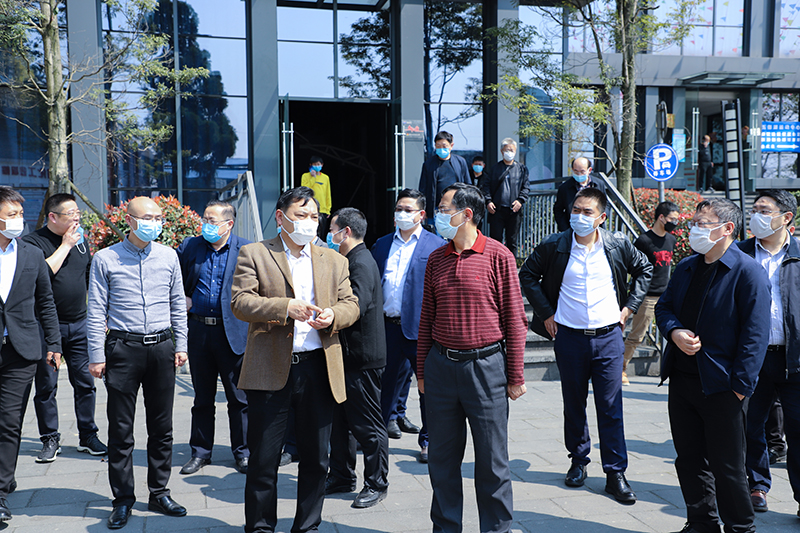 四川省人社廳領導蒞臨川威集團連界基地調(diào)研(圖2)