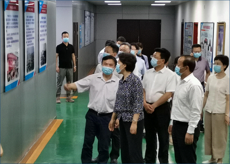 省委常委、統(tǒng)戰(zhàn)部長、省總工會主席田向利調研川威連界基地并慰問一線員工(圖2)