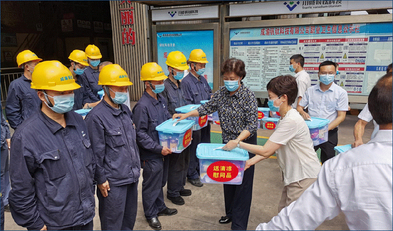 省委常委、統(tǒng)戰(zhàn)部長、省總工會主席田向利調研川威連界基地并慰問一線員工(圖3)