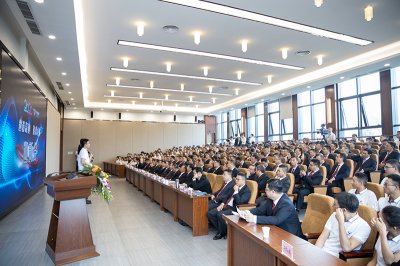 川威集團舉行大學(xué)生迎新會