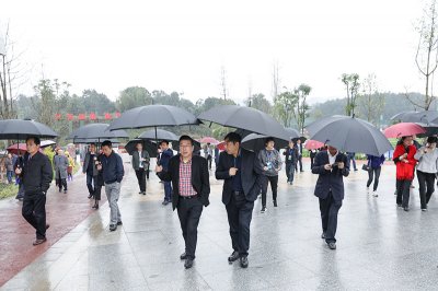 省總工會(huì)副主席苗勇率市州調(diào)研組專(zhuān)題調(diào)研川威集團(tuán)企業(yè)職工之家陣地建設(shè)情況