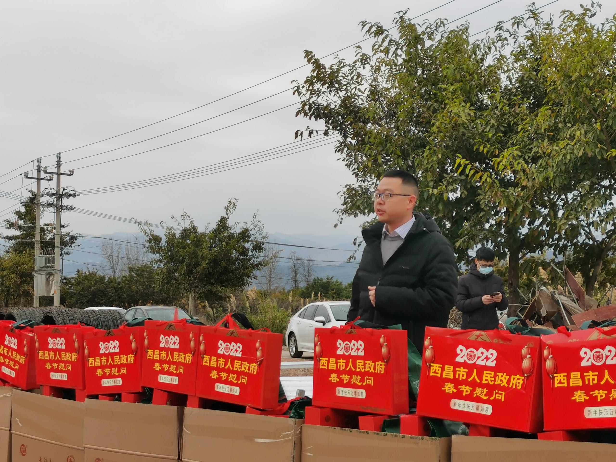 加倍鼓舞 眾志成城戰(zhàn)新春 ——西昌市副市長慰問春節(jié)期奮戰(zhàn)在海南鄉(xiāng)村振興二期項目參戰(zhàn)人員(圖2) 加倍鼓舞 眾志成城戰(zhàn)新春 ——西昌市副市長慰問春節(jié)期奮戰(zhàn)在海南鄉(xiāng)村振興二期項目參戰(zhàn)人員(圖2)