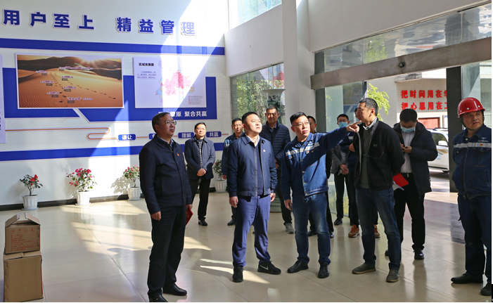 米易縣縣長(zhǎng)代坤宏一行蒞臨星船城瑞達(dá)公司開展新春送溫暖慰問困難職工活動(dòng)(圖1) 米易縣縣長(zhǎng)代坤宏一行蒞臨星船城瑞達(dá)公司開展新春送溫暖慰問困難職工活動(dòng)(圖1)