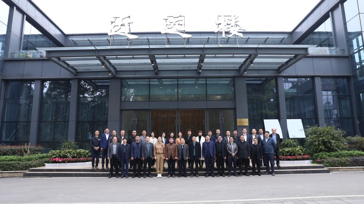 省冶金地質(zhì)勘查院侯院長一行蒞臨川威集團連界基地考察交流(圖5) 省冶金地質(zhì)勘查院侯院長一行蒞臨川威集團連界基地考察交流(圖5)