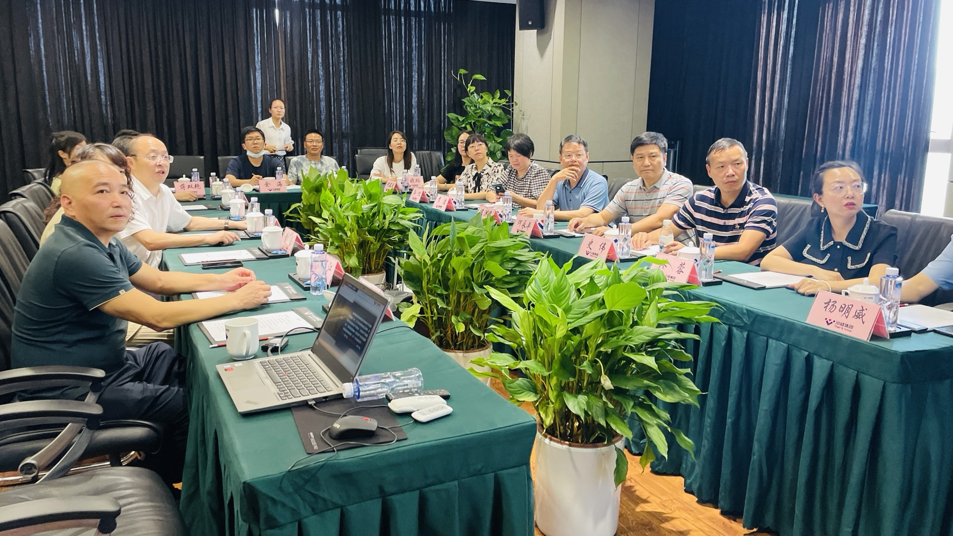 玉溪市文化和旅游局副局長王洪衛(wèi)一行蒞臨集團(tuán)公司考察交流(圖2)