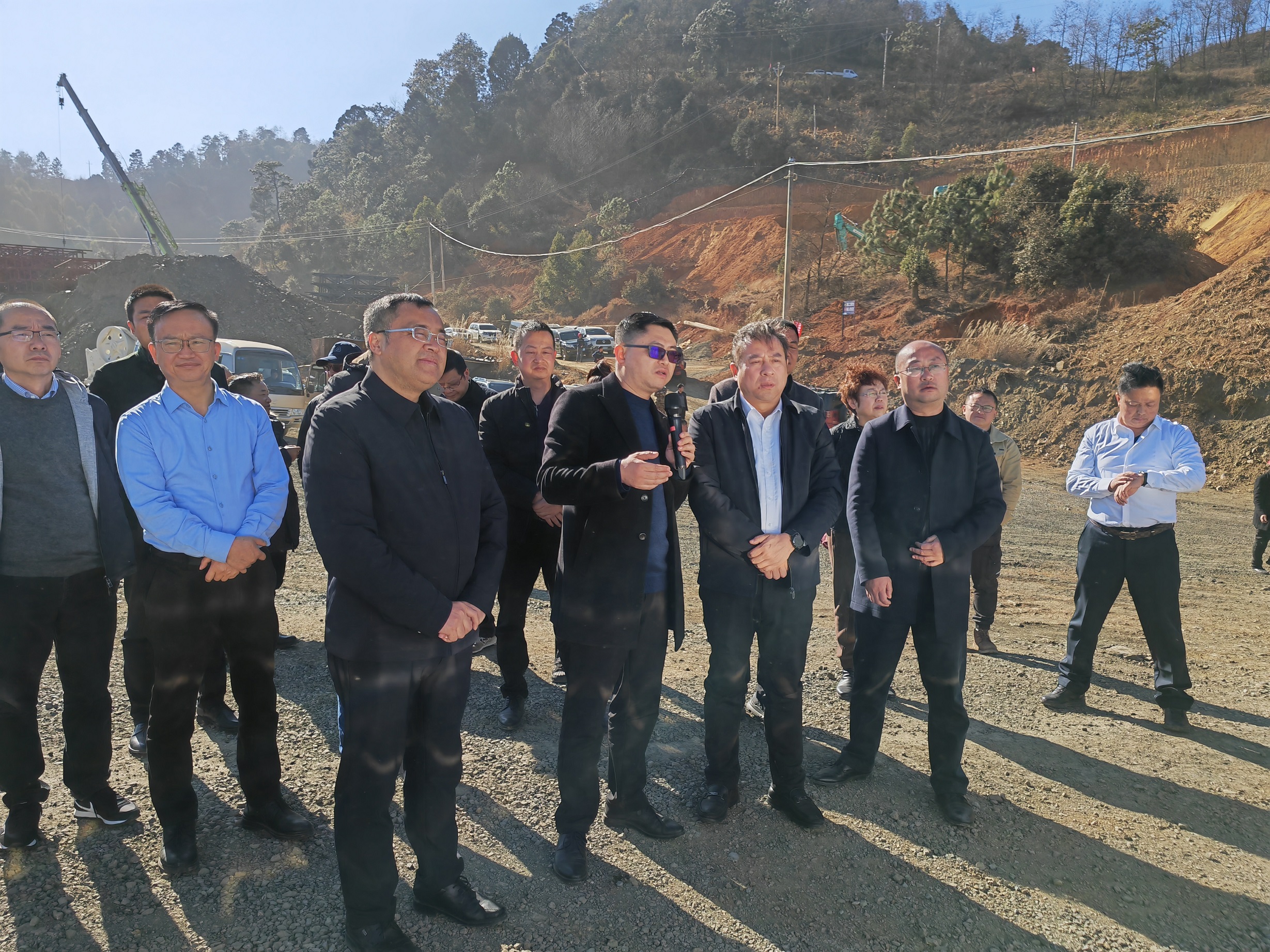 涼山州州委常委、州政府常務副州長向貴瑜到礦業(yè)總公司白草礦區(qū)調(diào)研(圖2)