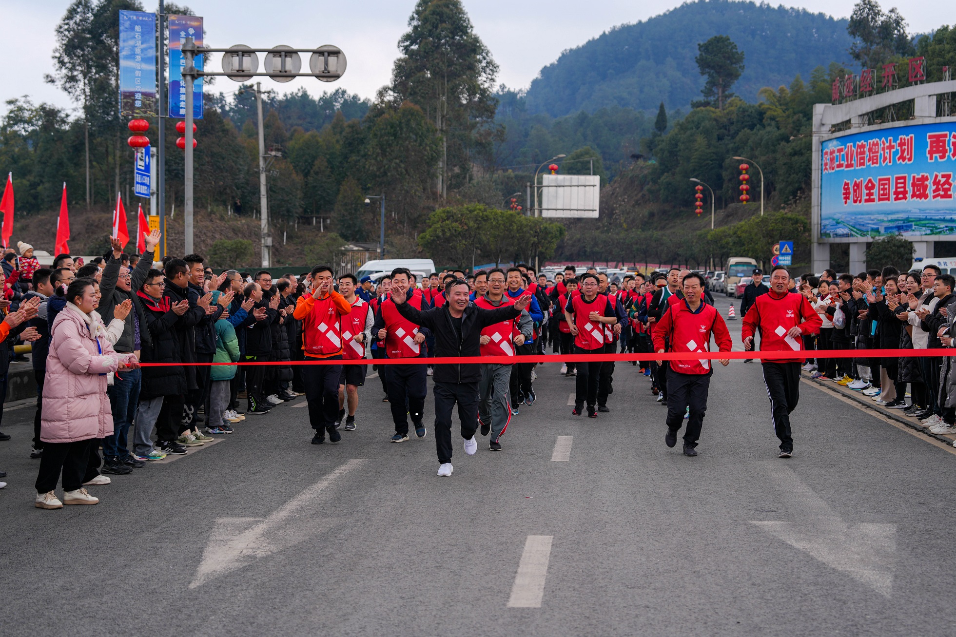 創(chuàng)造奇跡  追求卓越——川威集團(tuán)隆重舉行2024年新春越野跑(圖14)