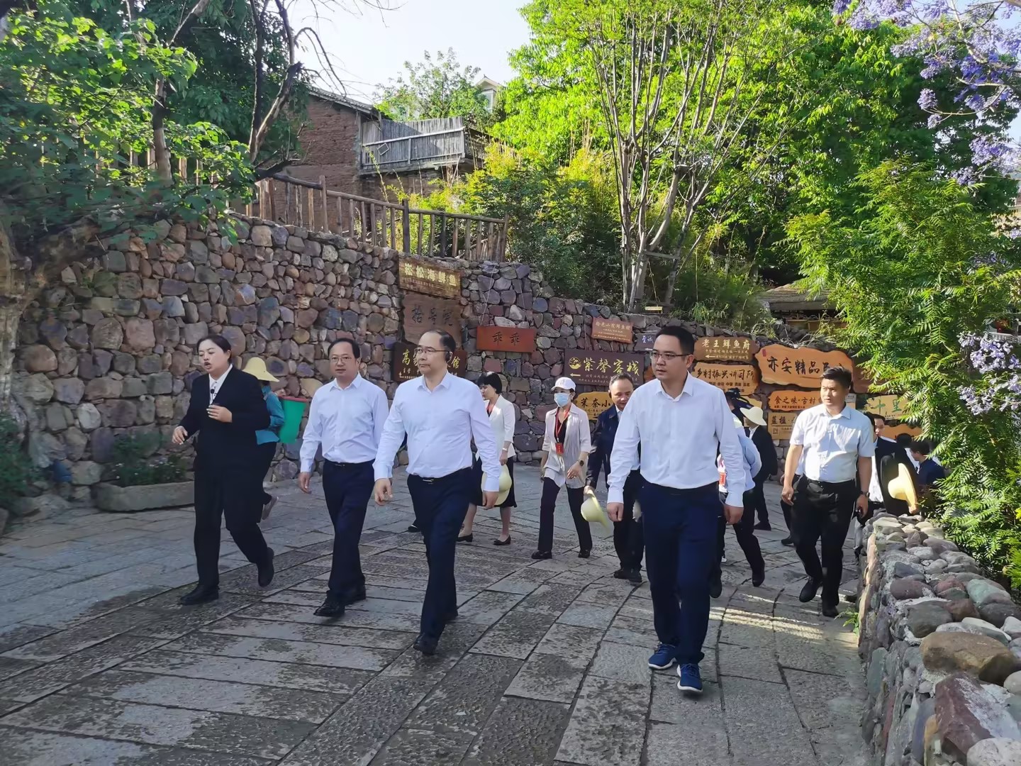 大石板項目再次成為“頂流”——全省鞏固拓展脫貧攻堅成果工作推進(jìn)會在此成功召開(圖2)