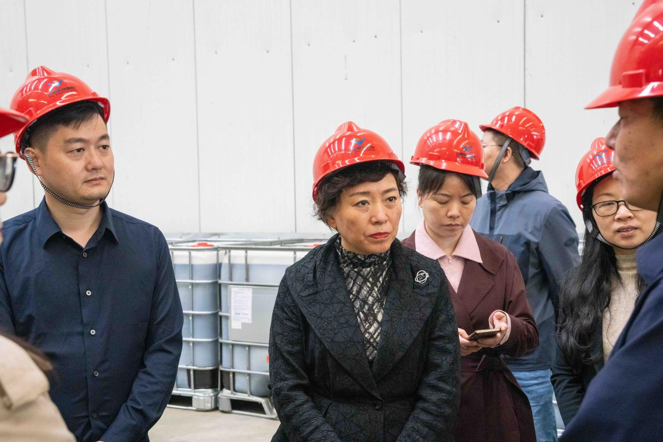 市人大常委會副主任陳朗一行到四川省興欣釩科技有限公司調(diào)研(圖2) 市人大常委會副主任陳朗一行到四川省興欣釩科技有限公司調(diào)研(圖2)