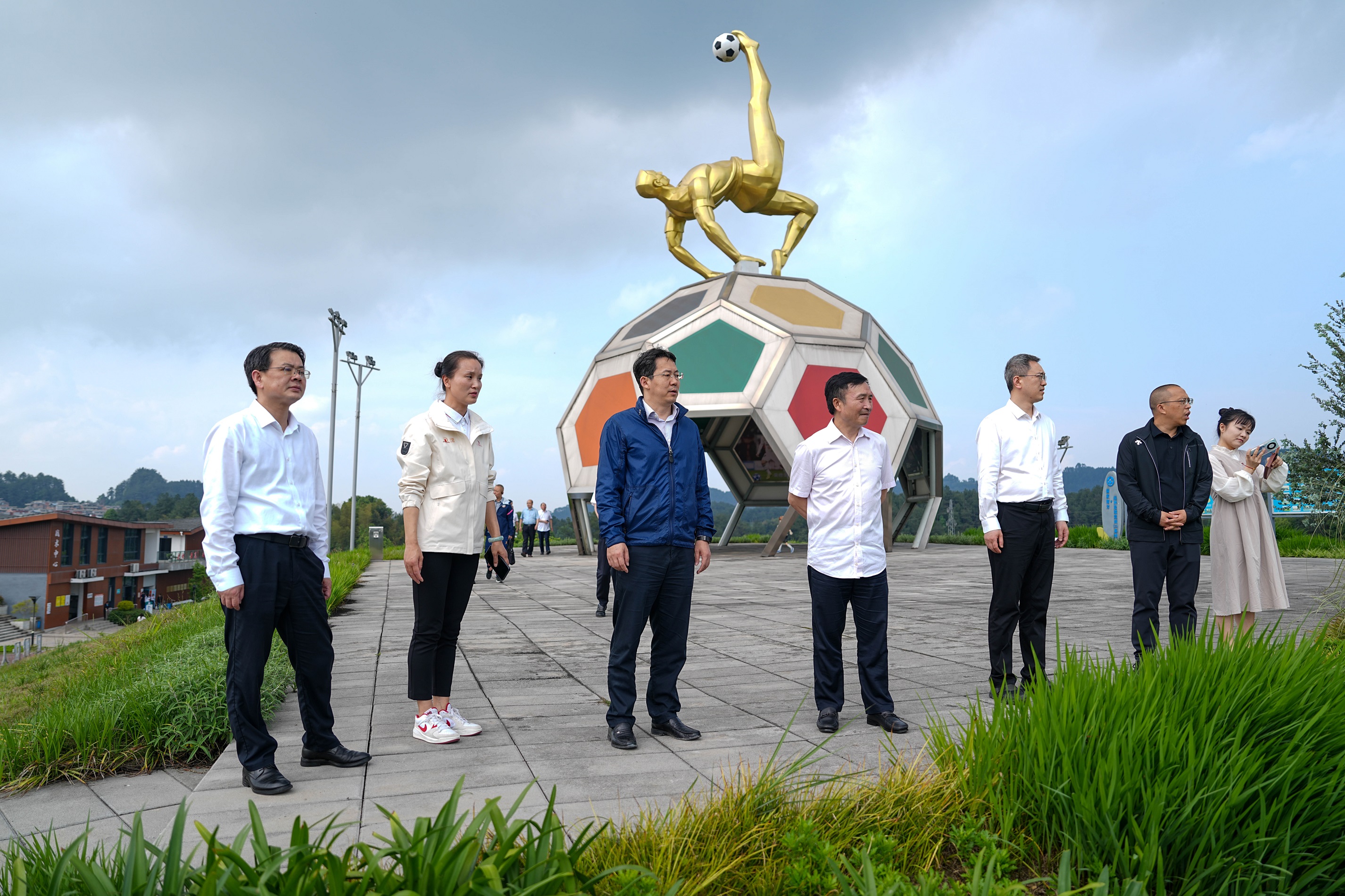 資中縣青少年運(yùn)動(dòng)學(xué)校與眾欣體育文化發(fā)展有限公司舉行合作協(xié)議簽訂及揭牌活動(dòng)(圖2) 資中縣青少年運(yùn)動(dòng)學(xué)校與眾欣體育文化發(fā)展有限公司舉行合作協(xié)議簽訂及揭牌活動(dòng)(圖2)