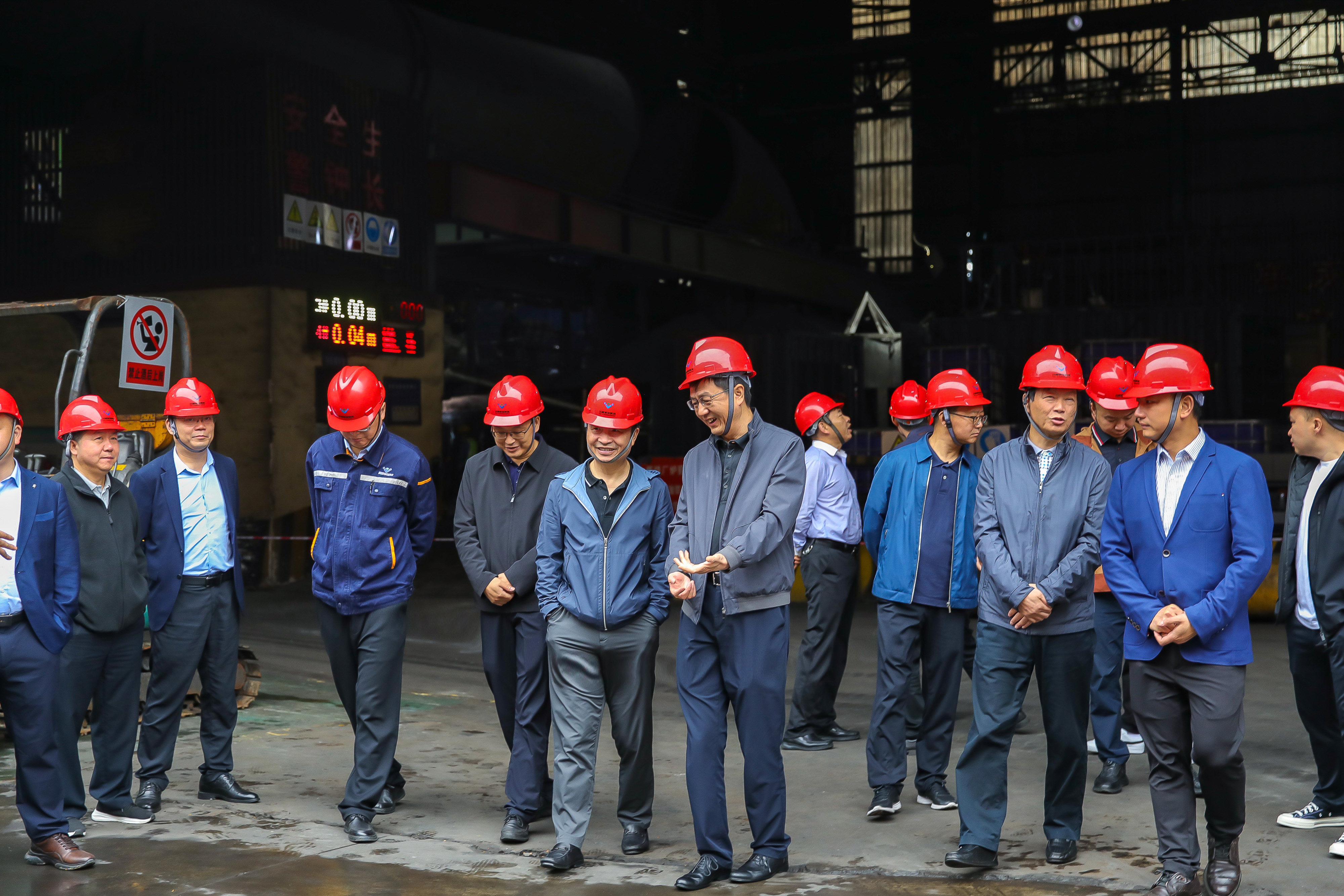 勞動(dòng)創(chuàng)造價(jià)值 奮斗譜寫未來——王勁董事長(zhǎng)五一勞動(dòng)節(jié)到連界基地一線慰問并交流座談(圖2) 勞動(dòng)創(chuàng)造價(jià)值 奮斗譜寫未來——王勁董事長(zhǎng)五一勞動(dòng)節(jié)到連界基地一線慰問并交流座談(圖2)