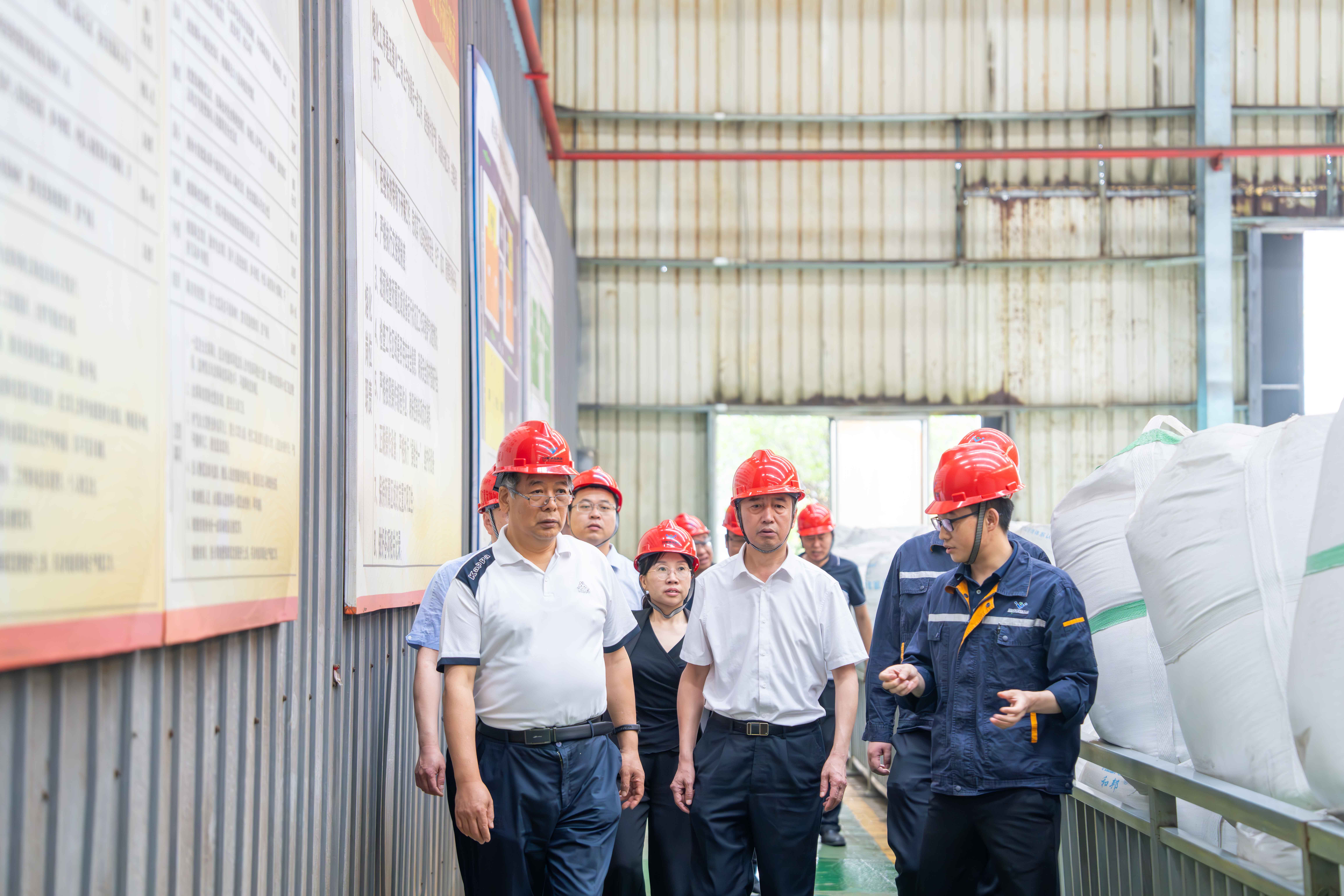 中科院專家團(tuán)隊蒞臨川威連界基地(圖3) 中科院專家團(tuán)隊蒞臨川威連界基地(圖3)