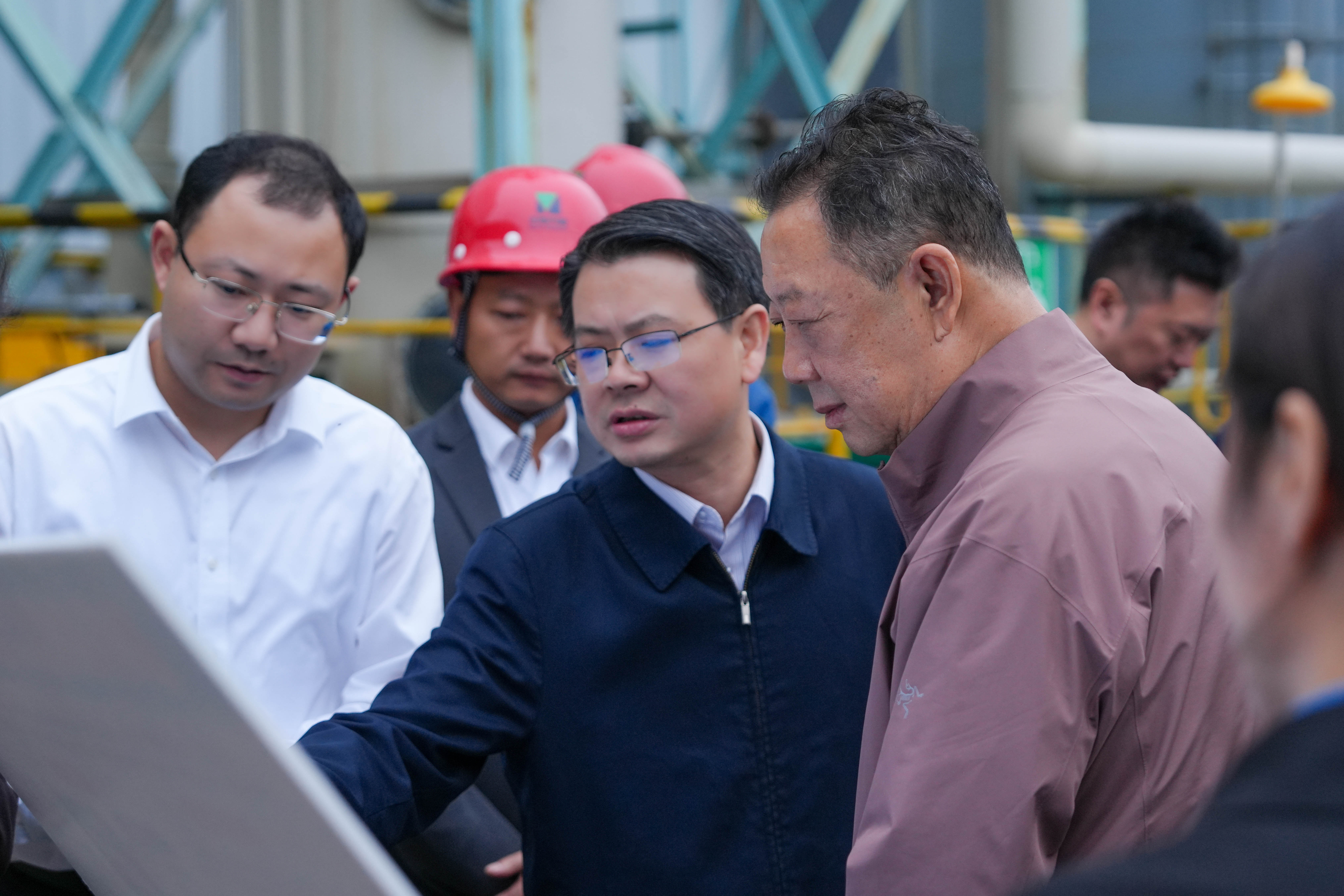 省高科協(xié)理事長，省政協(xié)黨組原副書記、副主席曲木史哈一行到川威調(diào)研(圖2)