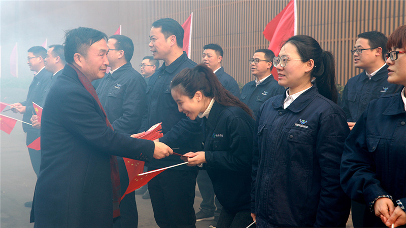 張燈結(jié)彩迎新年 齊心協(xié)力譜新篇丨集團領(lǐng)導大年初一開展新春慰問活動(圖4)