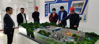 大連博融新材料公司、融科儲能公司蒞臨川威集團共同探討釩電池產(chǎn)業(yè)合作
