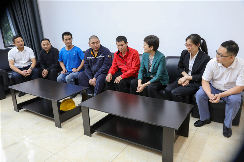 內(nèi)江市總工會到川威開展“工會進萬家”調(diào)研走訪慰問(圖1)