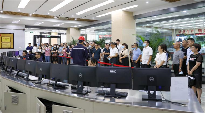 內(nèi)江市總工會組織直屬企業(yè)主席來川威參觀學(xué)習(xí)(圖3)